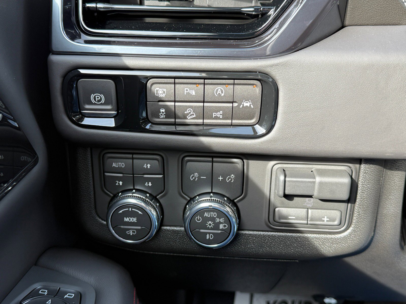 New 2026 GMC Yukon XL AT4 Ultimate w/ LPO, Floor Liner Package image 36