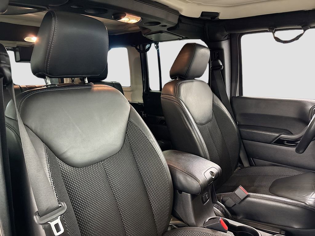 Used 2016 Jeep Wrangler Unlimited Sahara image 15