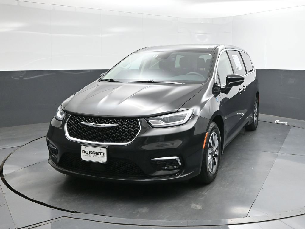 Used 2023 Chrysler Pacifica Touring-L image 30