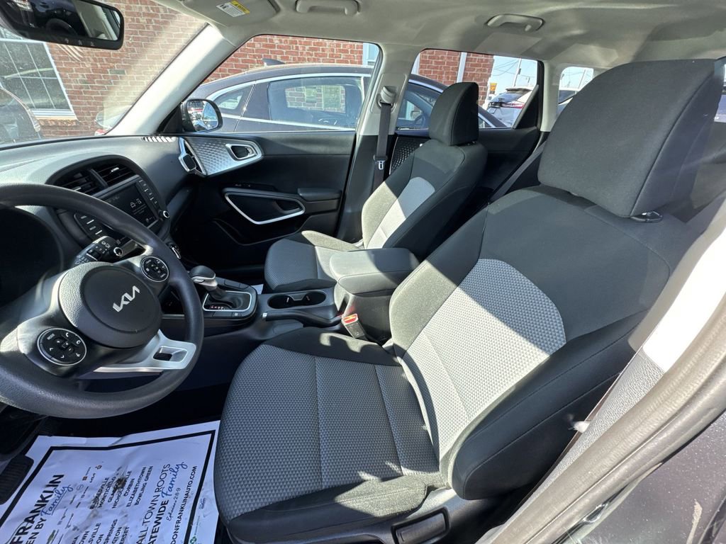 Used 2022 Kia Soul LX w/ Technology Package FWD image 11