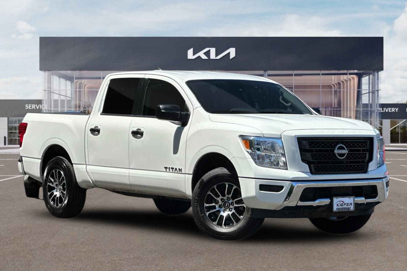 Used 2023 Nissan Titan SV AWD/4WD image 2