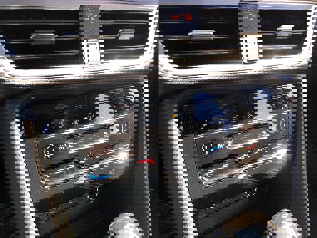 New 2025 Volkswagen Taos SEL image 27