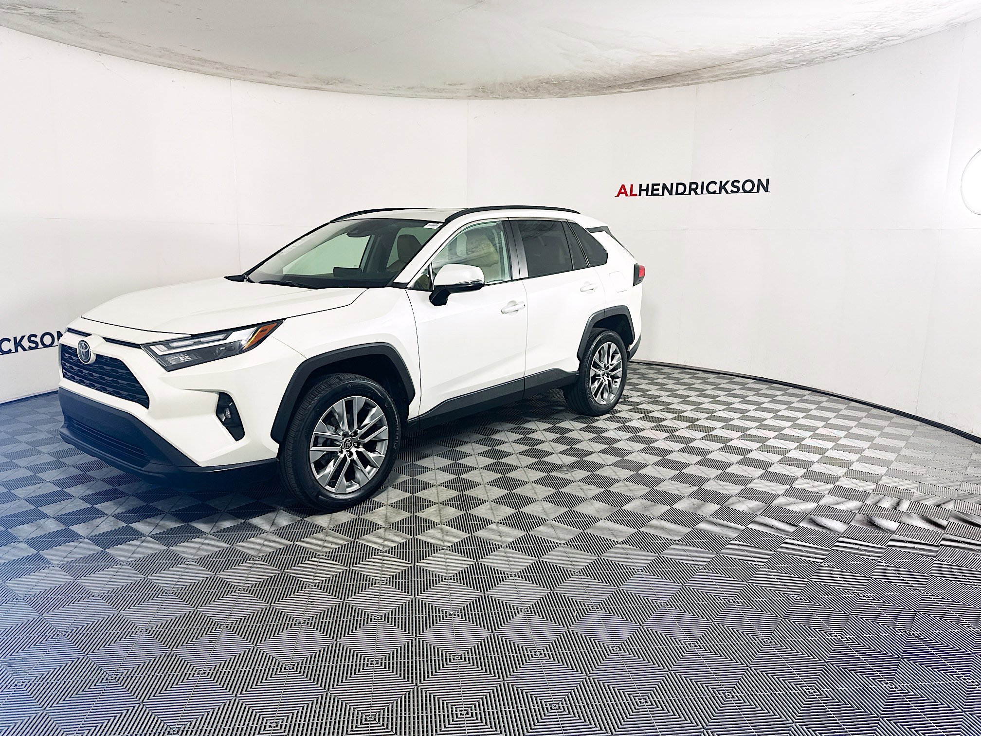 Used 2022 Toyota RAV4 XLE Premium image 7
