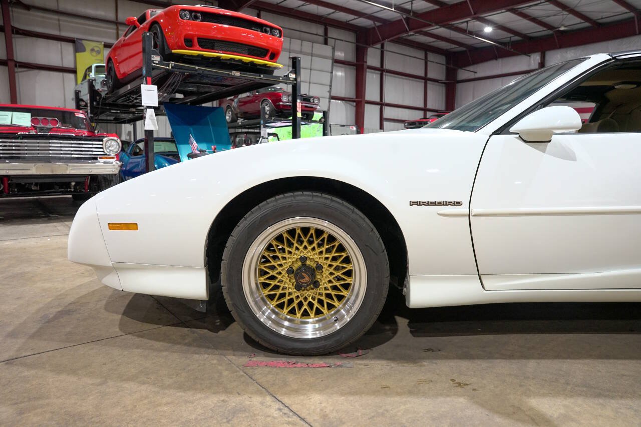 Used 1992 Pontiac Firebird Formula RWD image 3