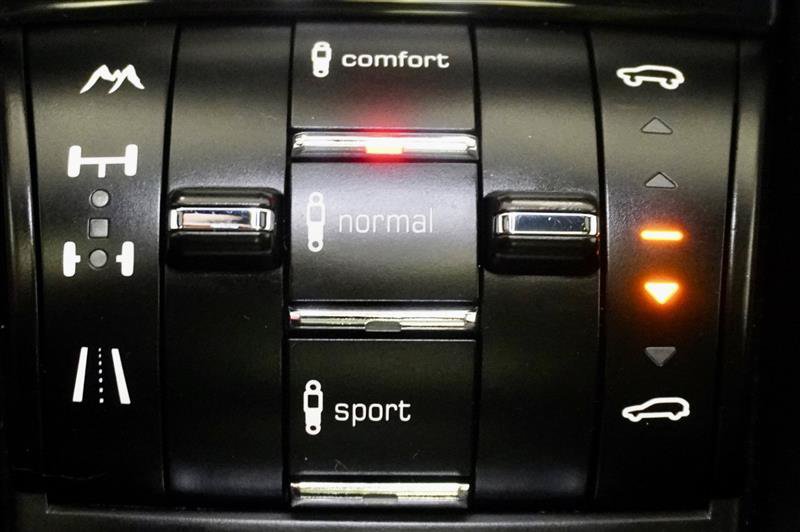 Used 2013 Porsche Cayenne S AWD/4WD image 25