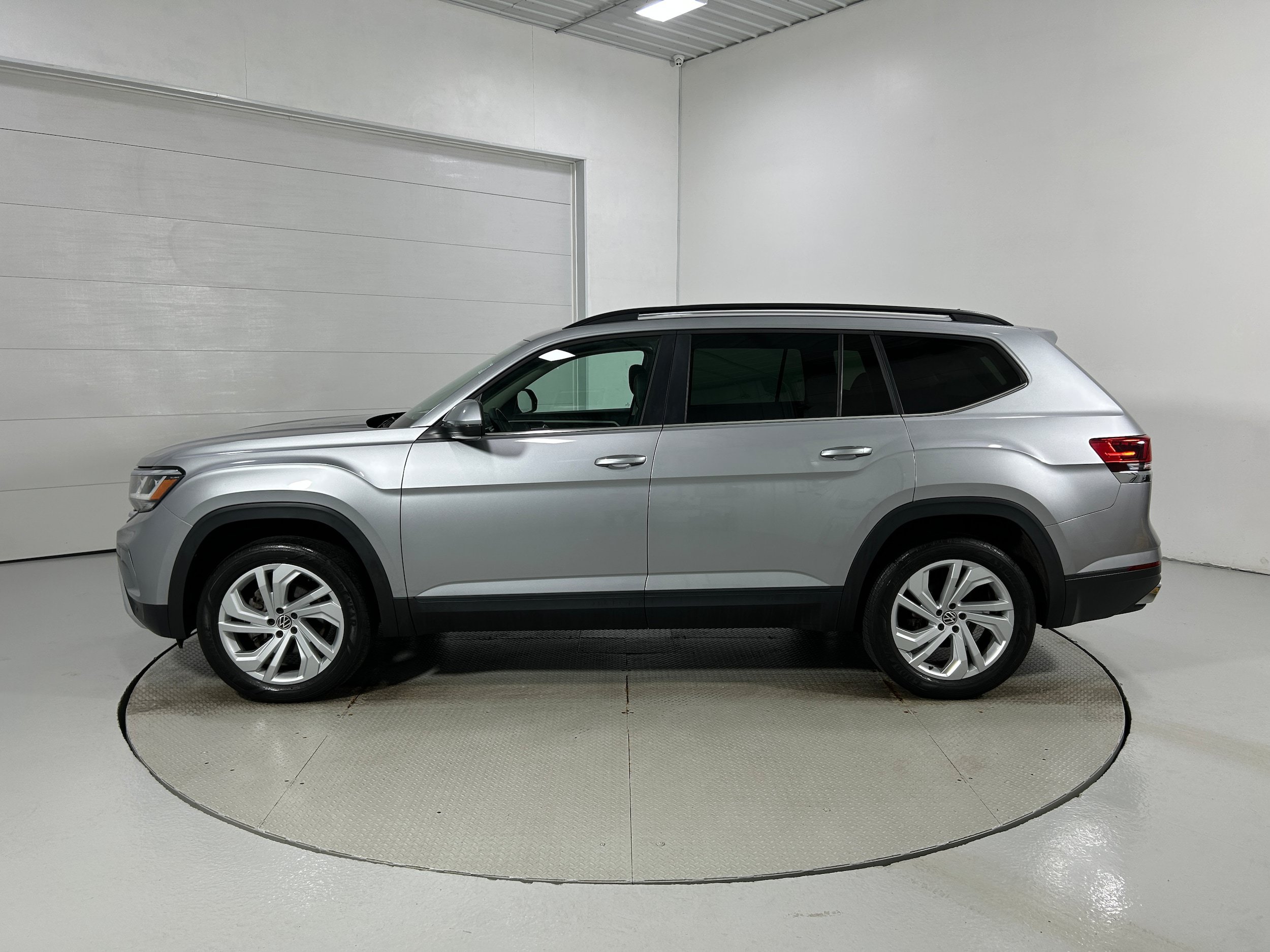 Used 2023 Volkswagen Atlas SE AWD/4WD image 21