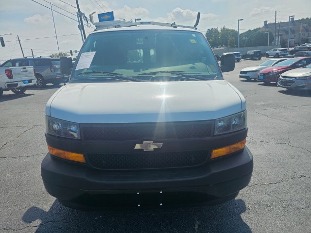 Used 2018 Chevrolet Express 2500 w/ Driver Convenience Package RWD image 3