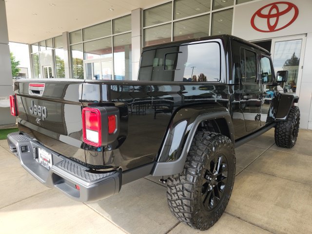 Used 2025 Jeep Gladiator Sport AWD/4WD image 14