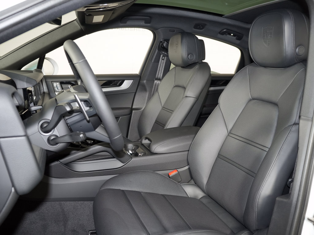 New 2026 Porsche Cayenne Coupe AWD/4WD image 5