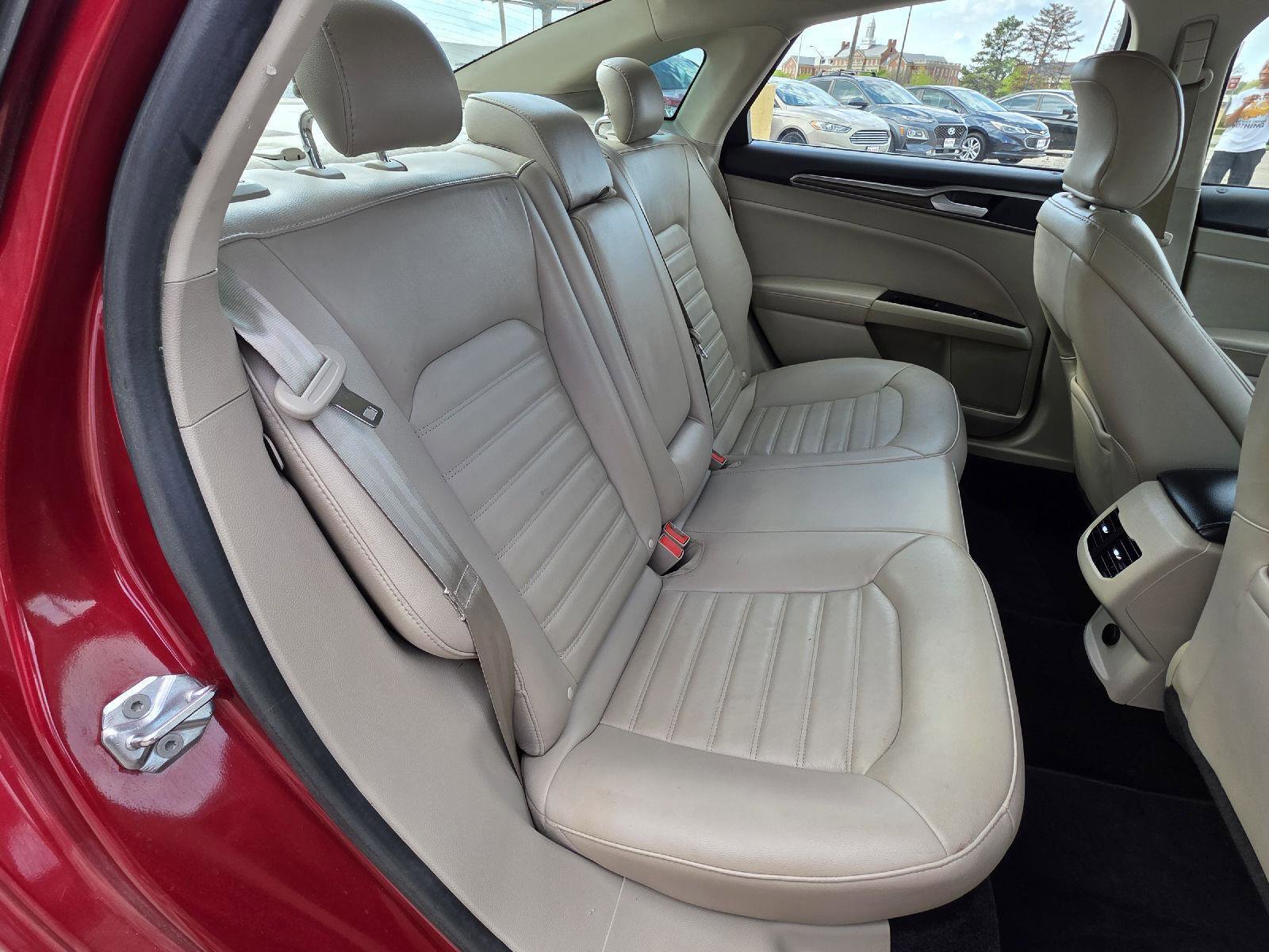 Used 2017 Ford Fusion SE w/ Fusion SE Technology Package image 31