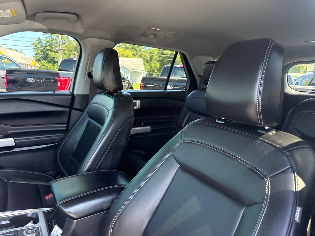 Used 2024 Ford Explorer XLT w/ Equipment Group 202A AWD/4WD image 28