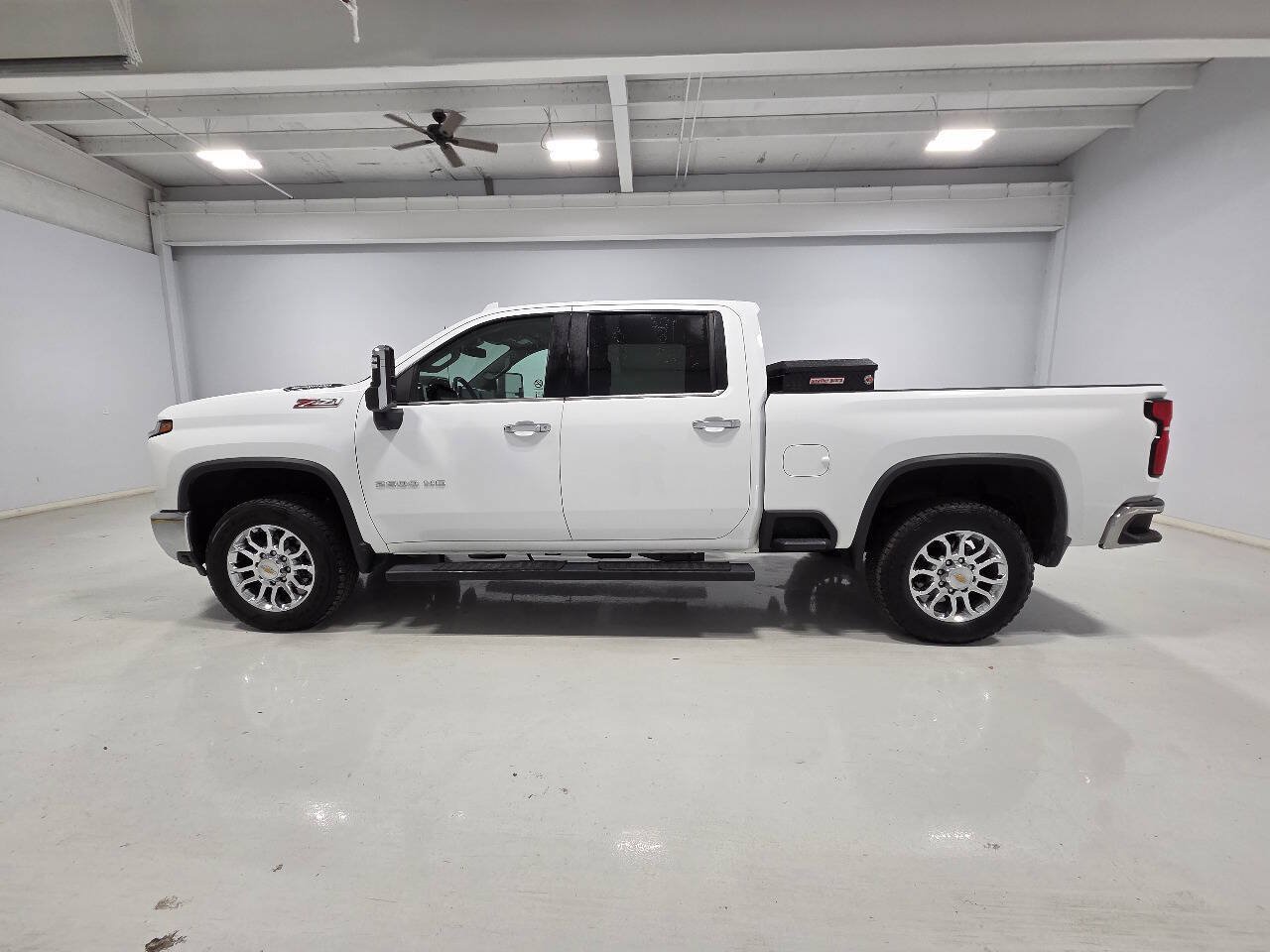Used 2024 Chevrolet Silverado 2500 LTZ w/ LTZ Plus Package AWD/4WD image 6