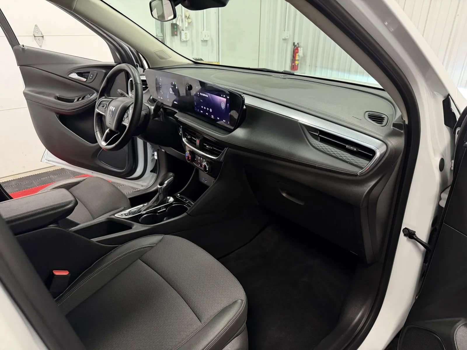 Used 2025 Buick Encore GX Preferred image 45