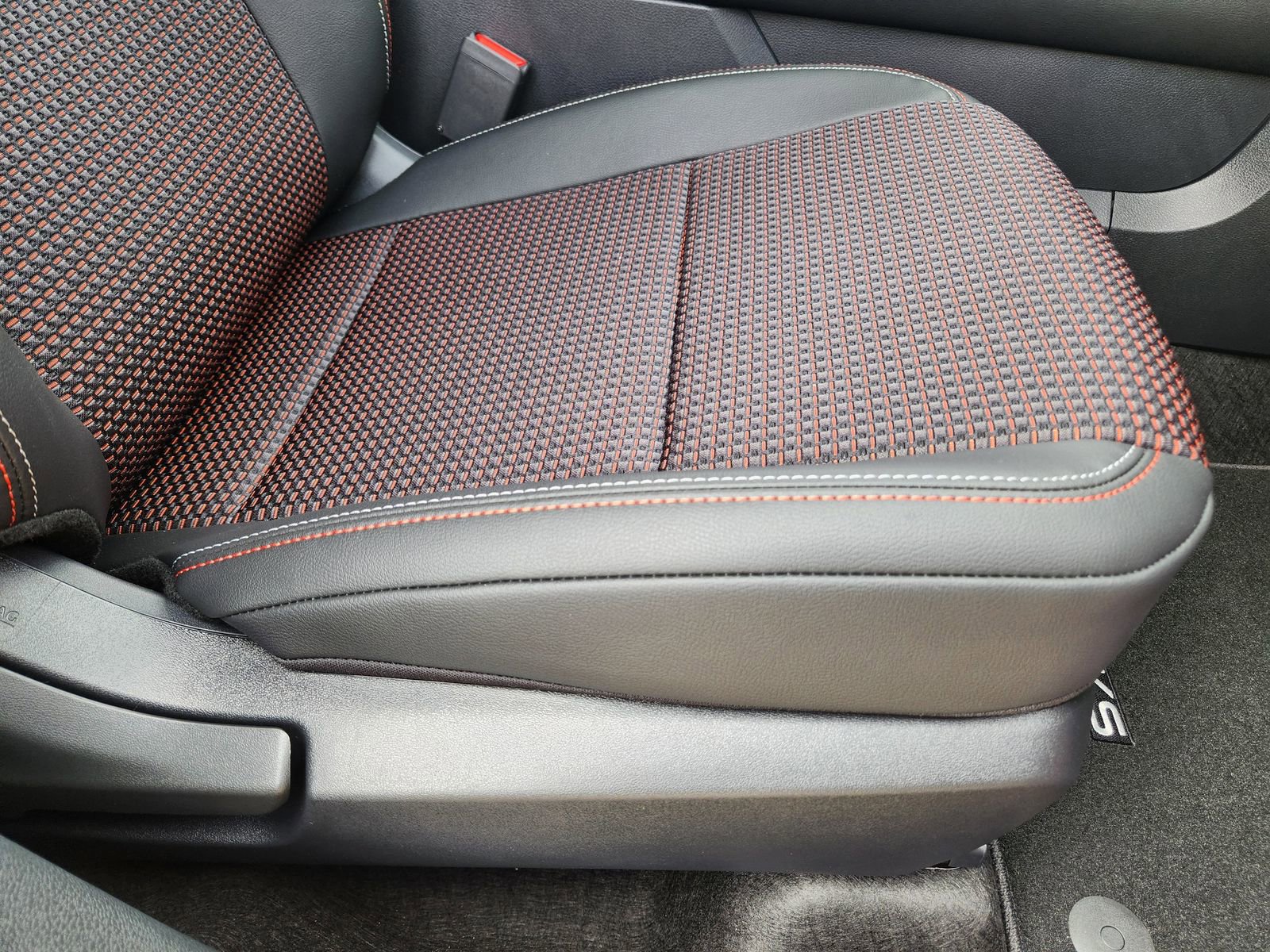 New 2026 Nissan Kicks SR image 22