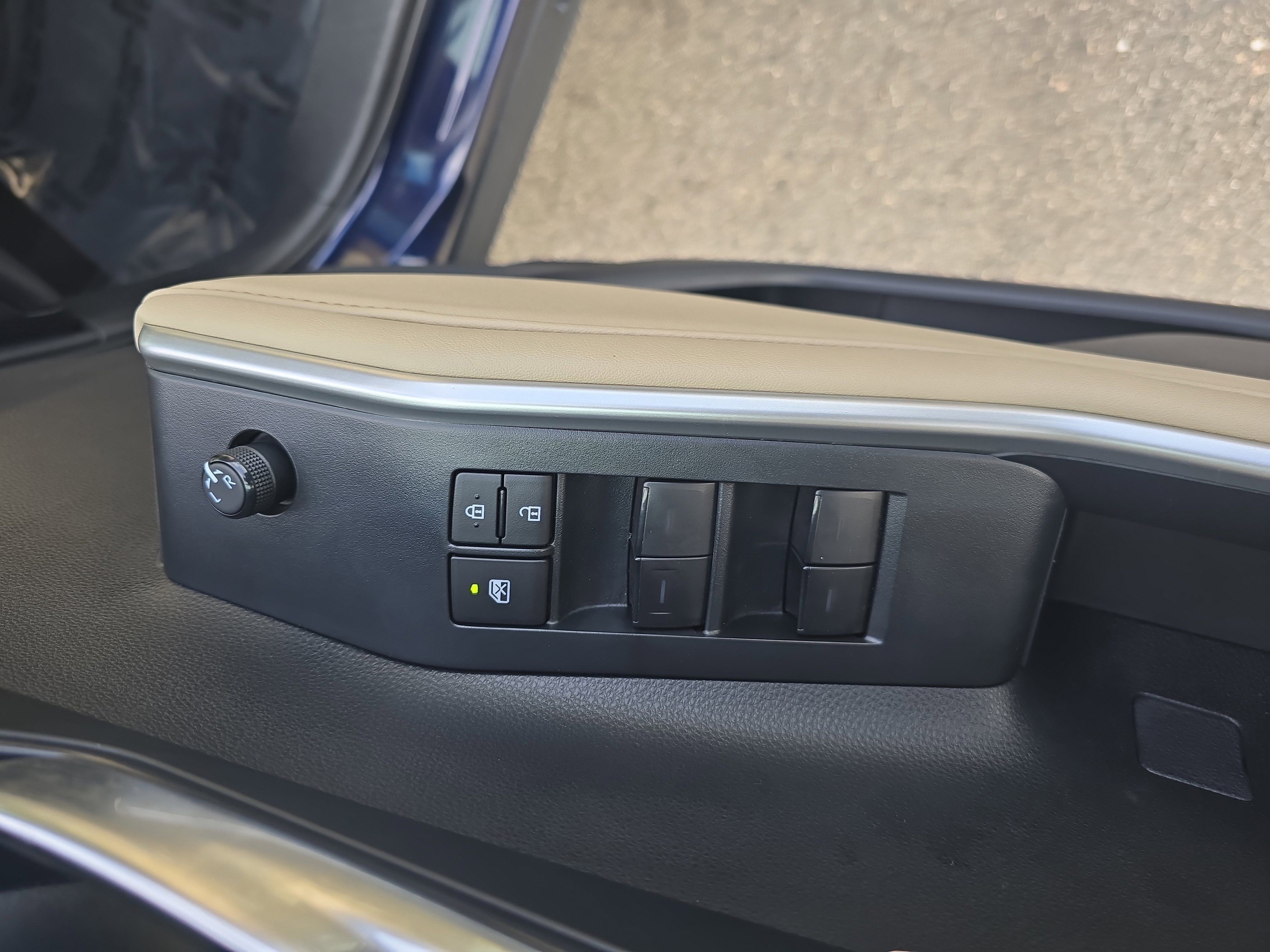 Used 2023 Toyota Highlander XLE image 29