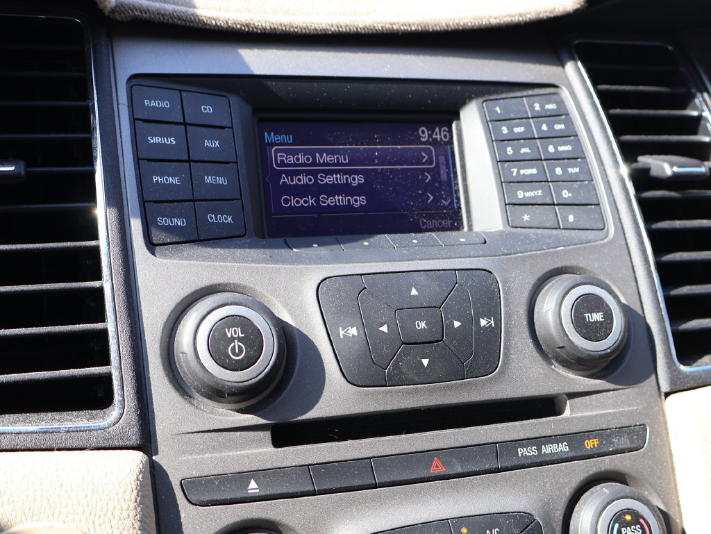 Used 2017 Ford Taurus SEL FWD image 32