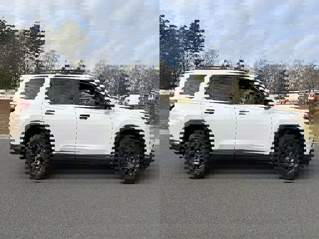 Used 2025 Honda Pilot TrailSport image 2