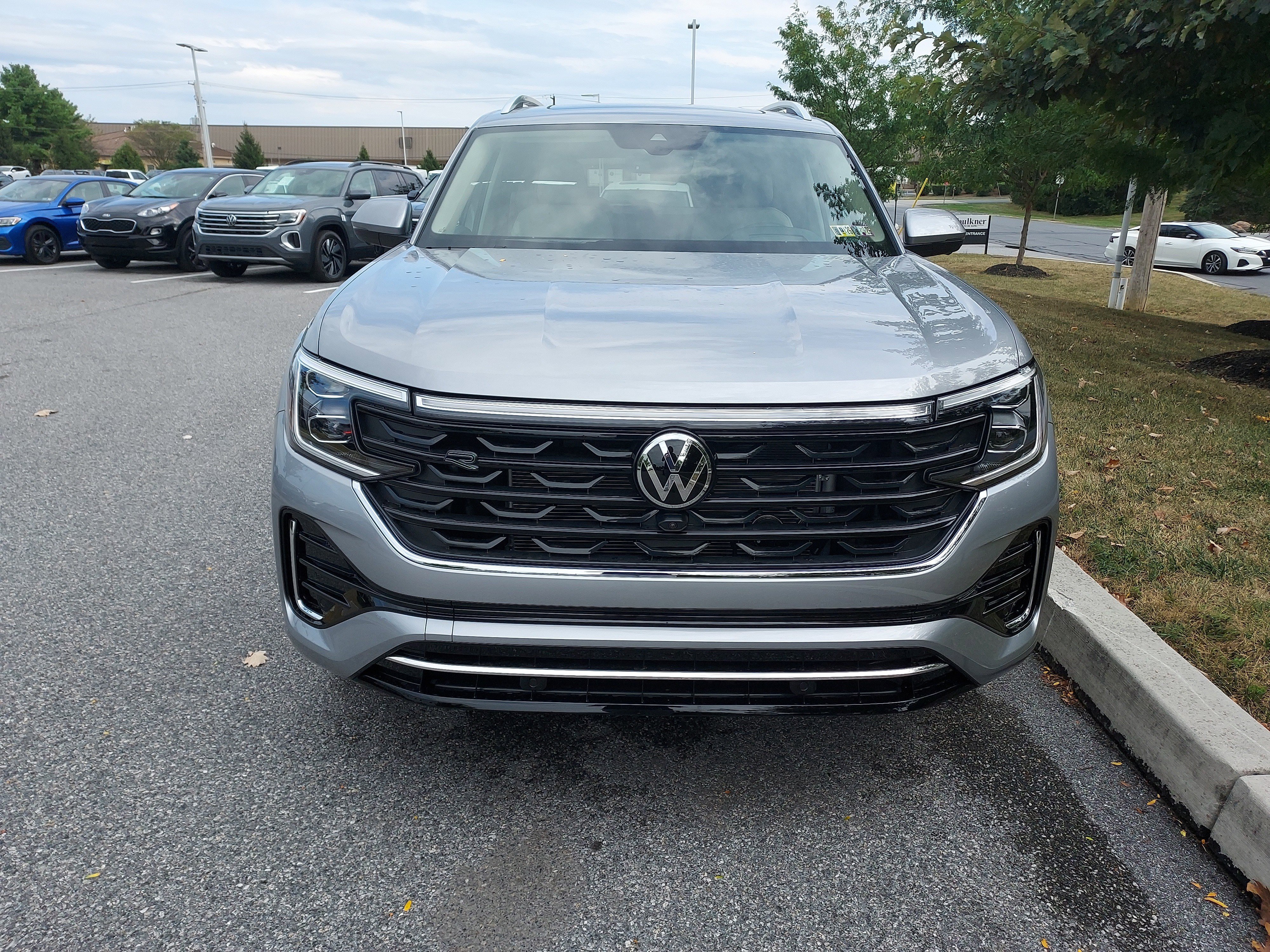 New 2026 Volkswagen Atlas SEL Premium R-Line image 2