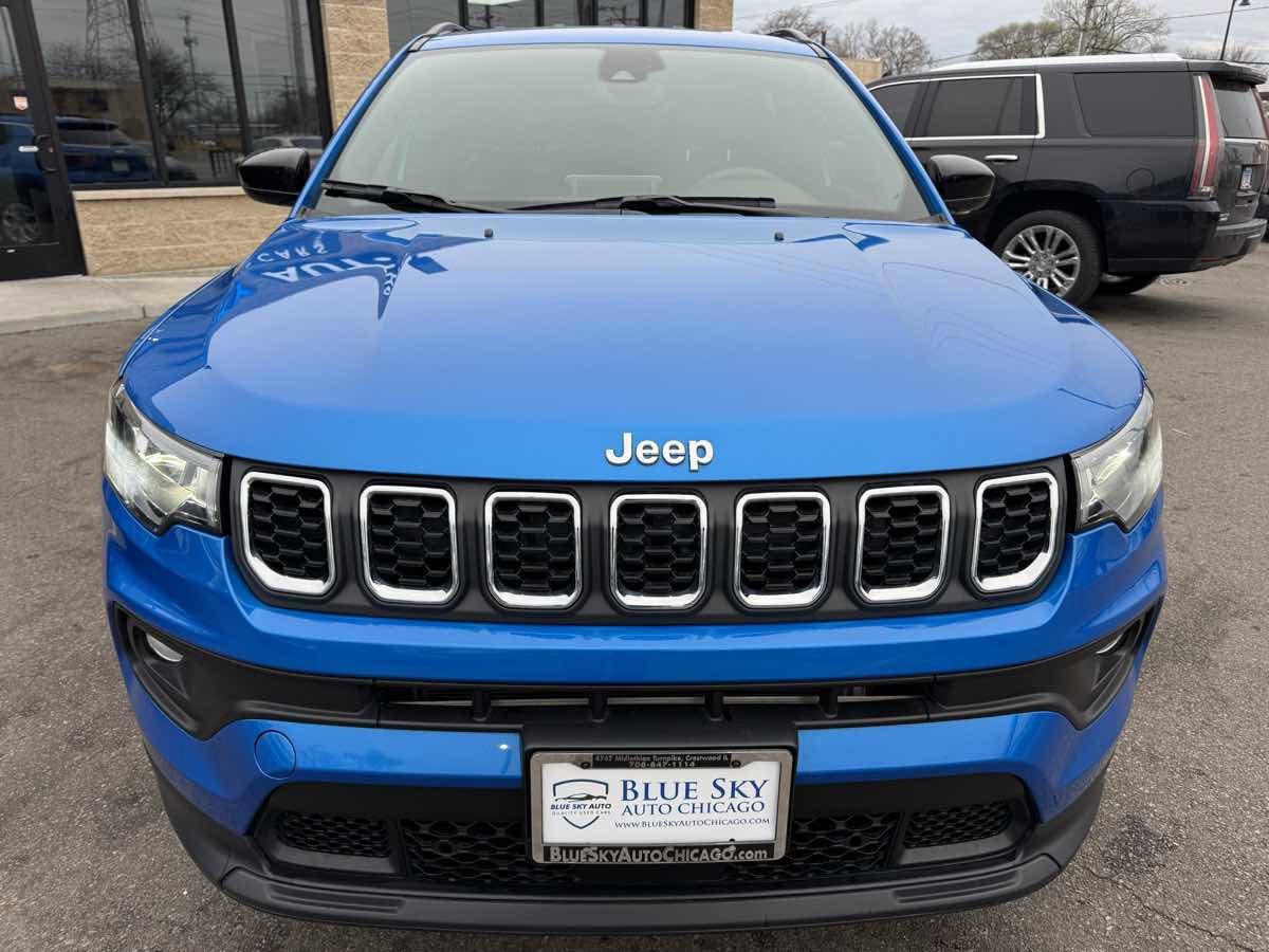 Used 2025 Jeep Compass Latitude image 2