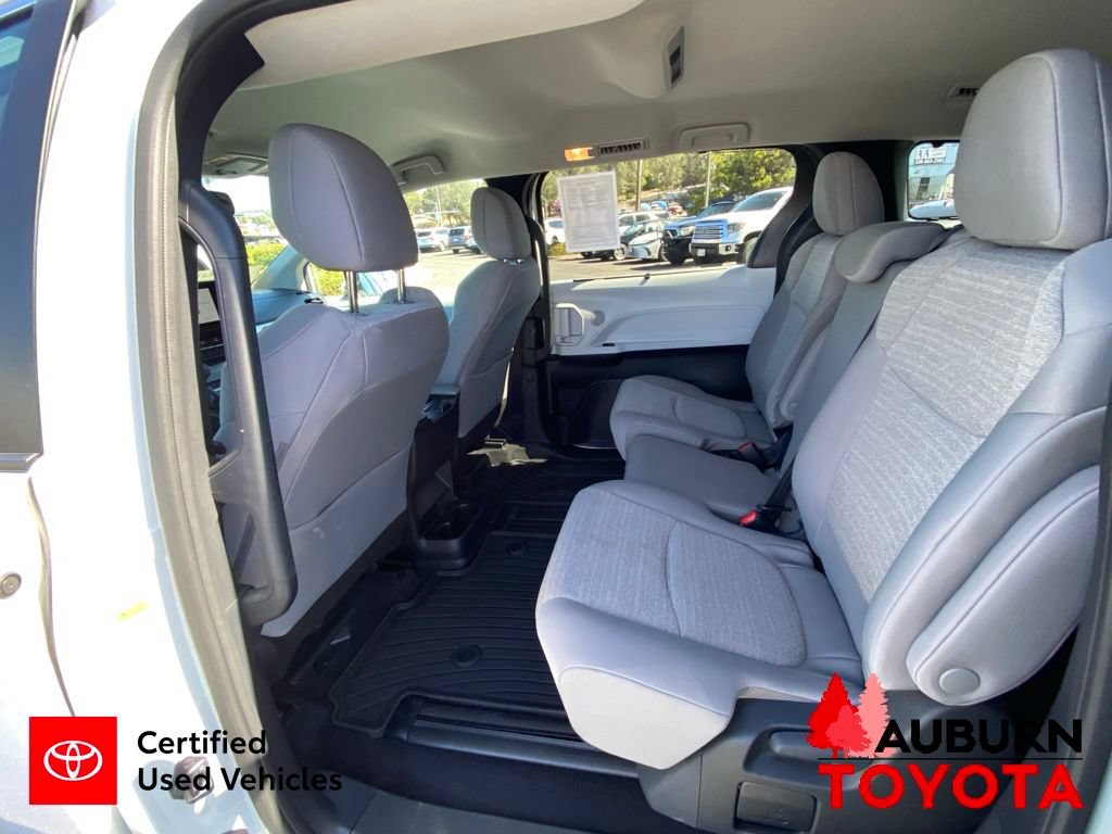 Certified 2026 Toyota Sienna LE FWD image 29