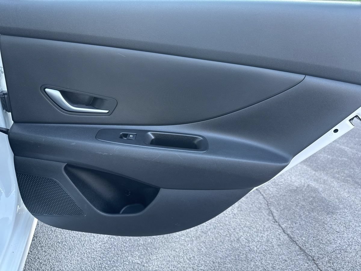 Used 2023 Hyundai Elantra SE FWD image 38