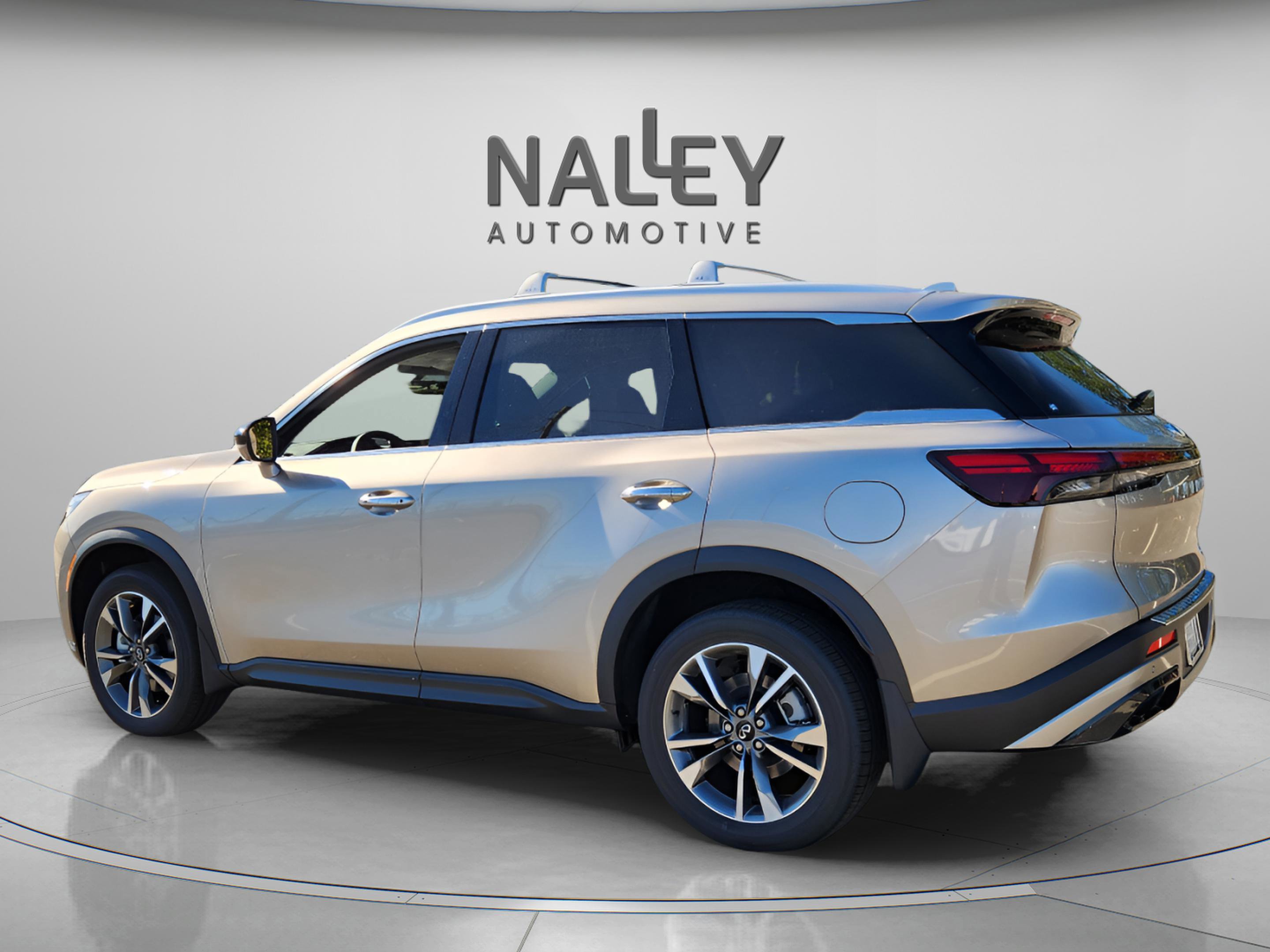 Certified 2025 INFINITI QX60 Luxe w/ Vision Package image 3