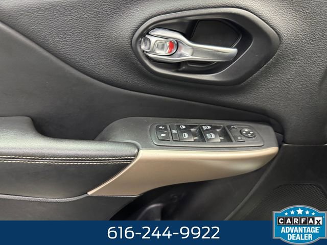 Used 2018 Jeep Cherokee Limited image 25