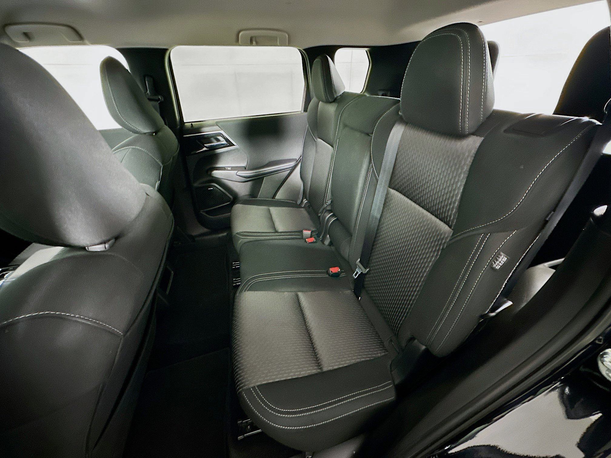 Used 2025 Mitsubishi Outlander ES image 26
