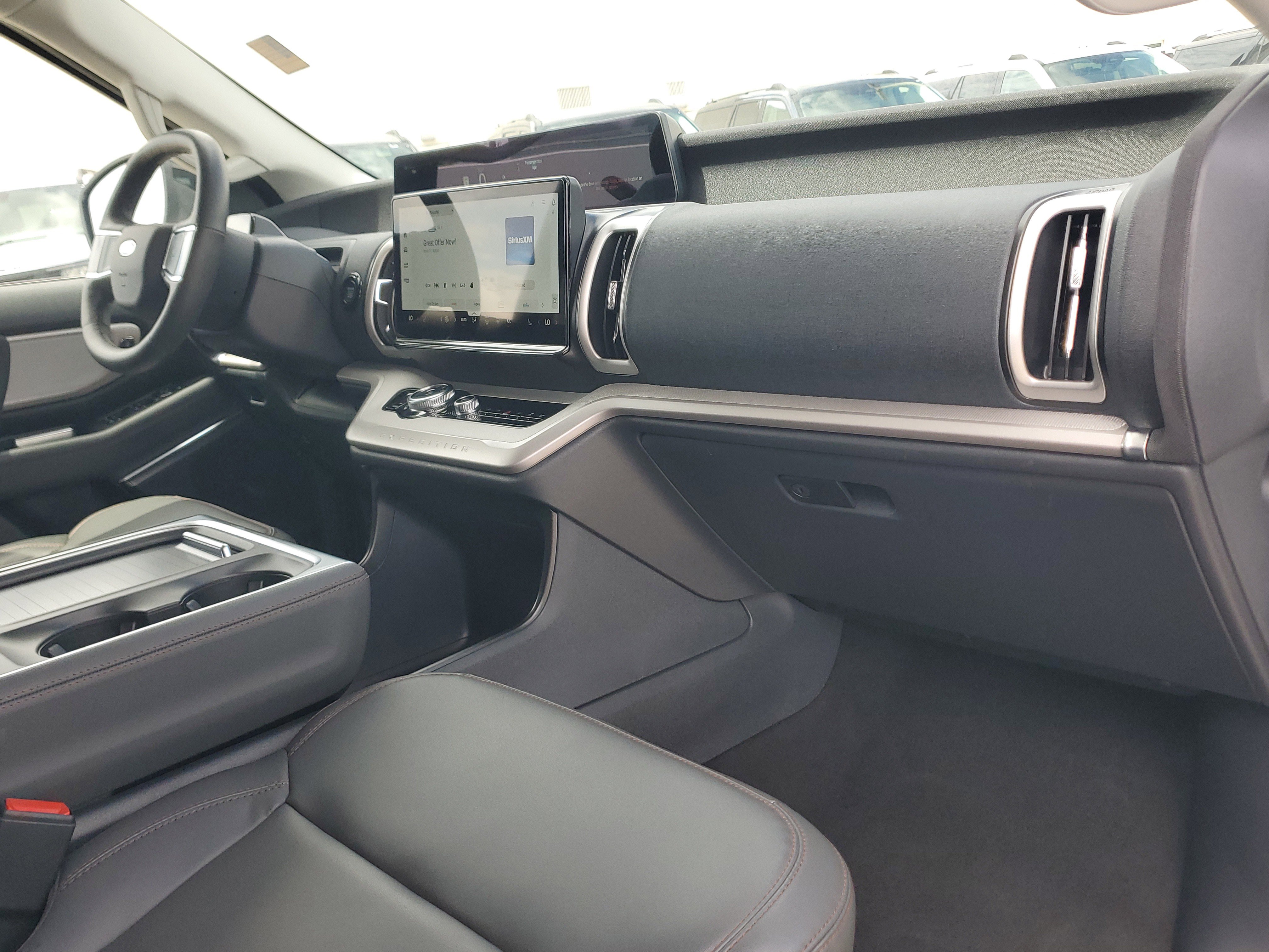 Used 2025 Ford Expedition Active RWD image 14