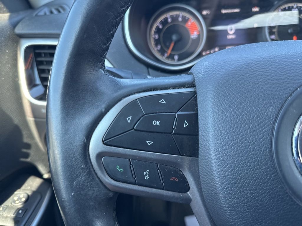 Used 2019 Jeep Cherokee Limited image 14