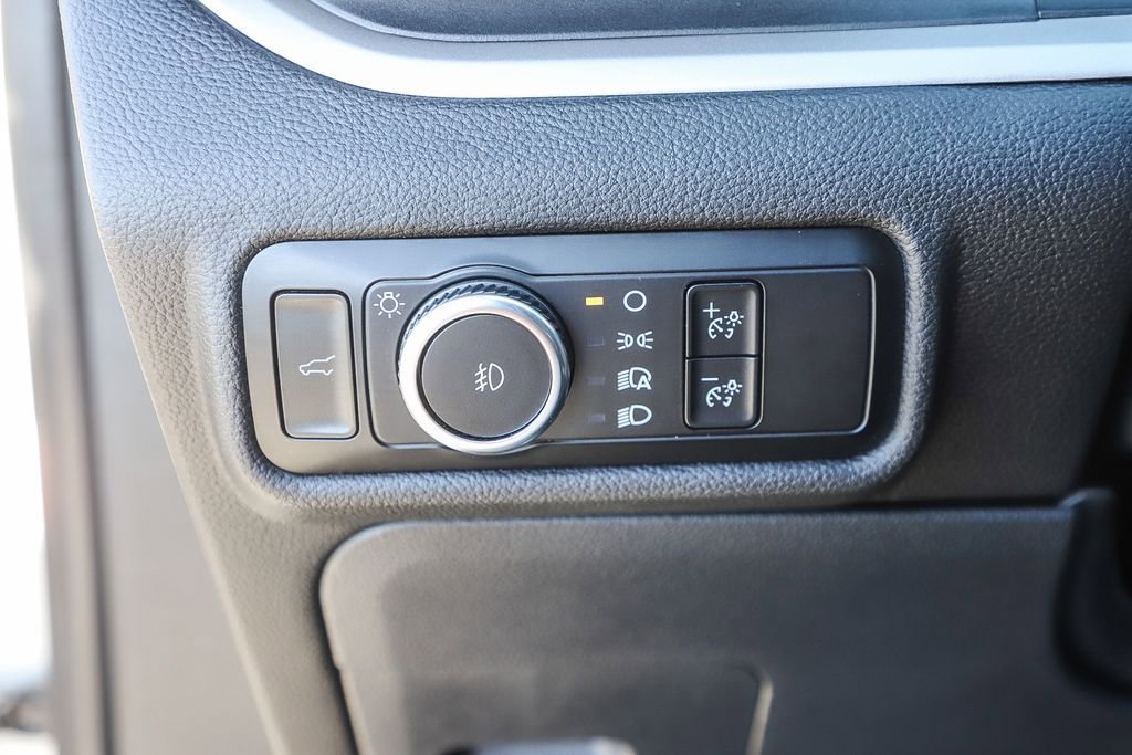 Used 2024 Ford Explorer XLT w/ Equipment Group 202A AWD/4WD image 28