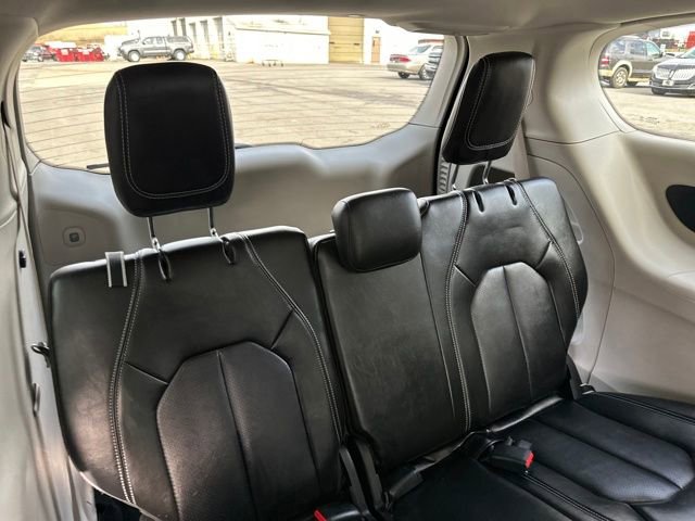 Used 2024 Chrysler Pacifica Touring-L image 20