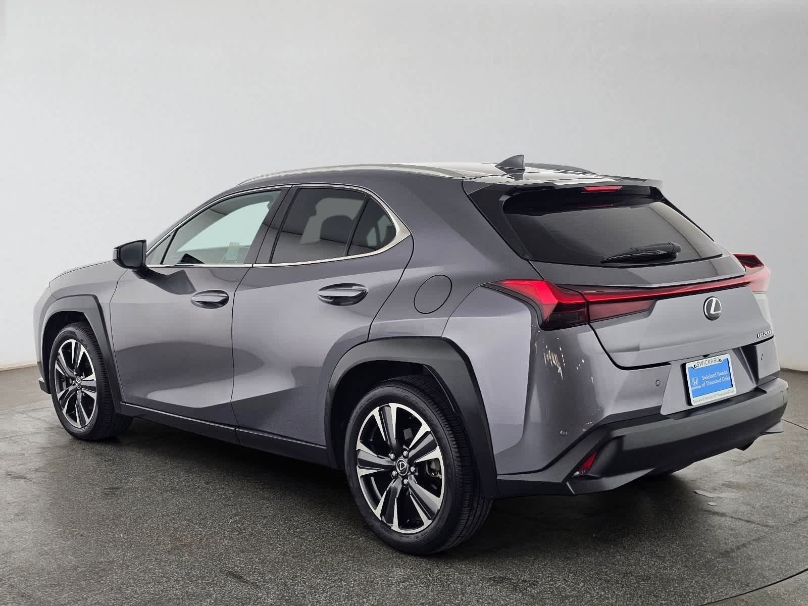 Used 2021 Lexus UX 200 w/ Accessory Package (Z2) FWD image 5