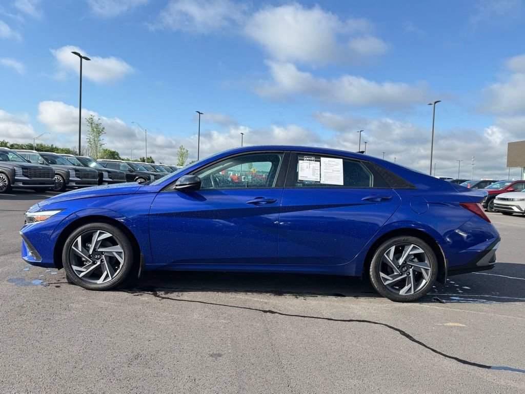 Certified 2025 Hyundai Elantra Sport FWD image 8
