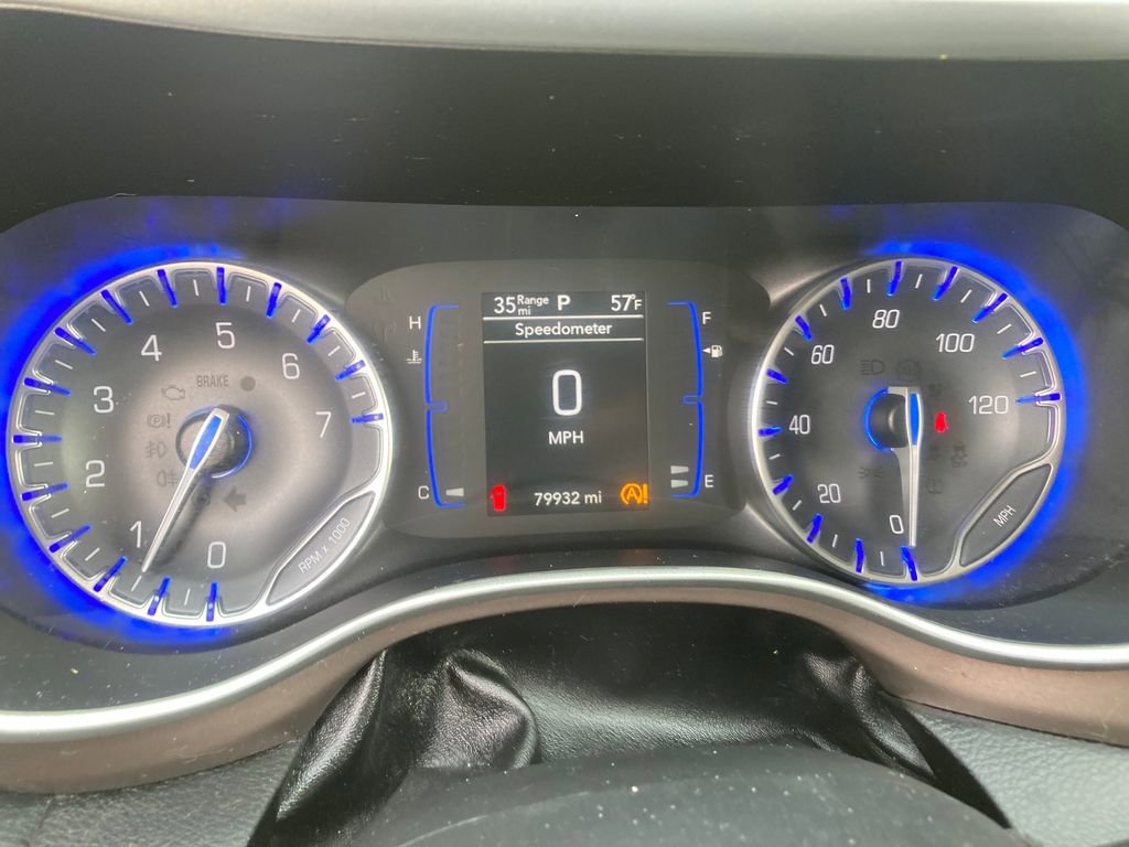 Used 2019 Chrysler Pacifica Touring-L FWD image 19