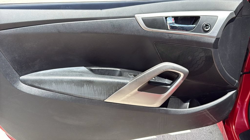 Used 2016 Hyundai Veloster FWD image 18