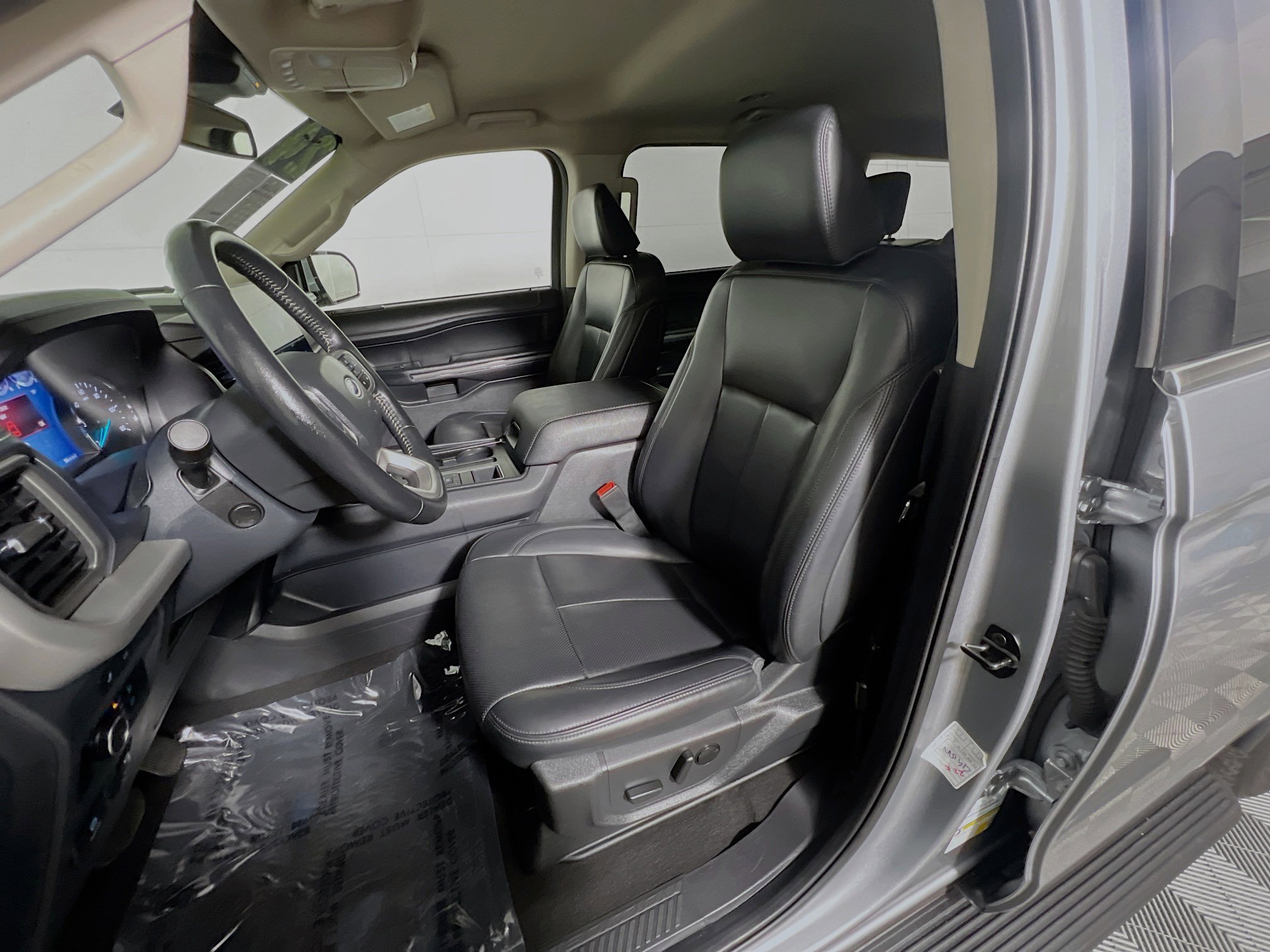 Used 2024 Ford Expedition XLT image 15