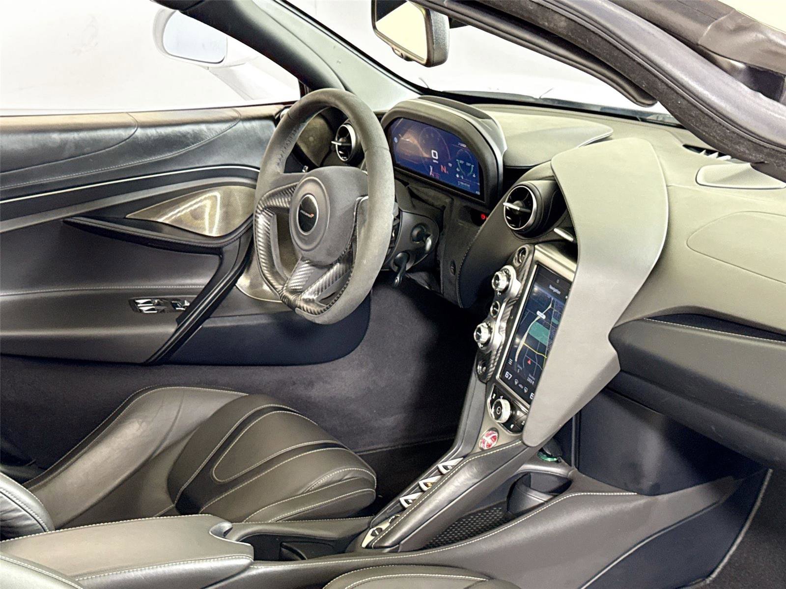 Used 2018 McLaren 720S image 24