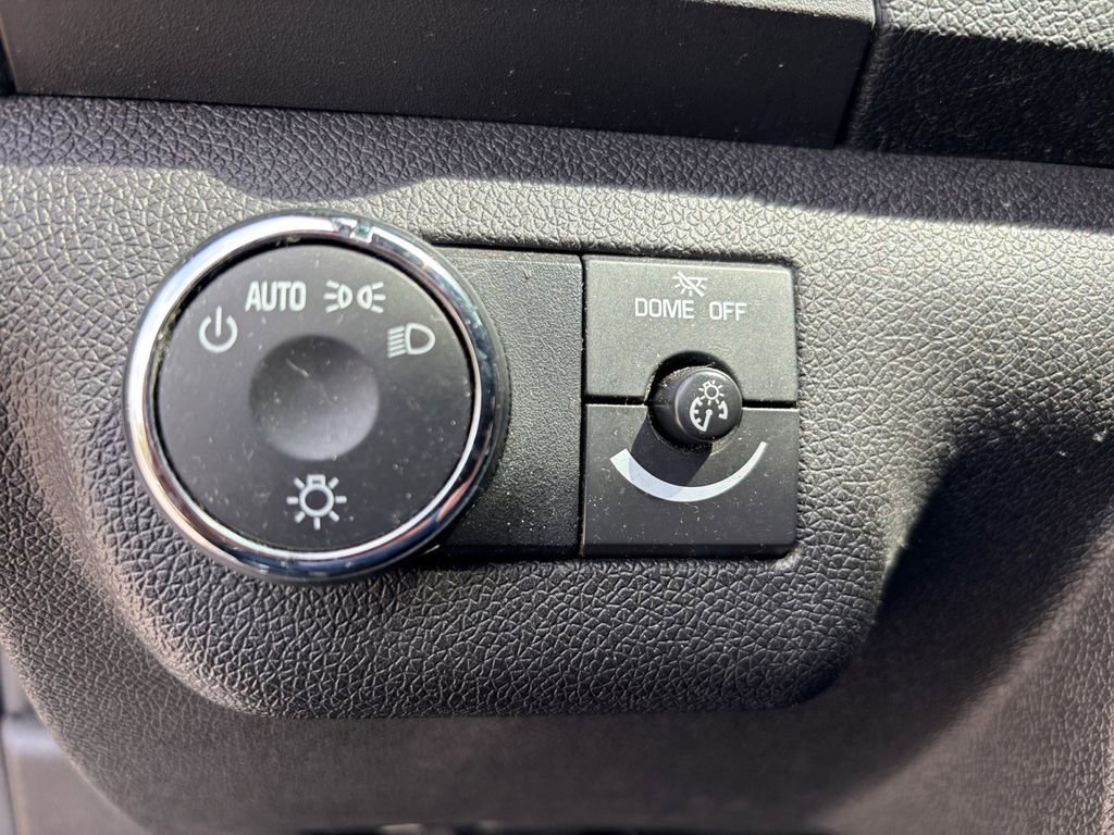 Used 2010 Chevrolet Traverse LT FWD image 18