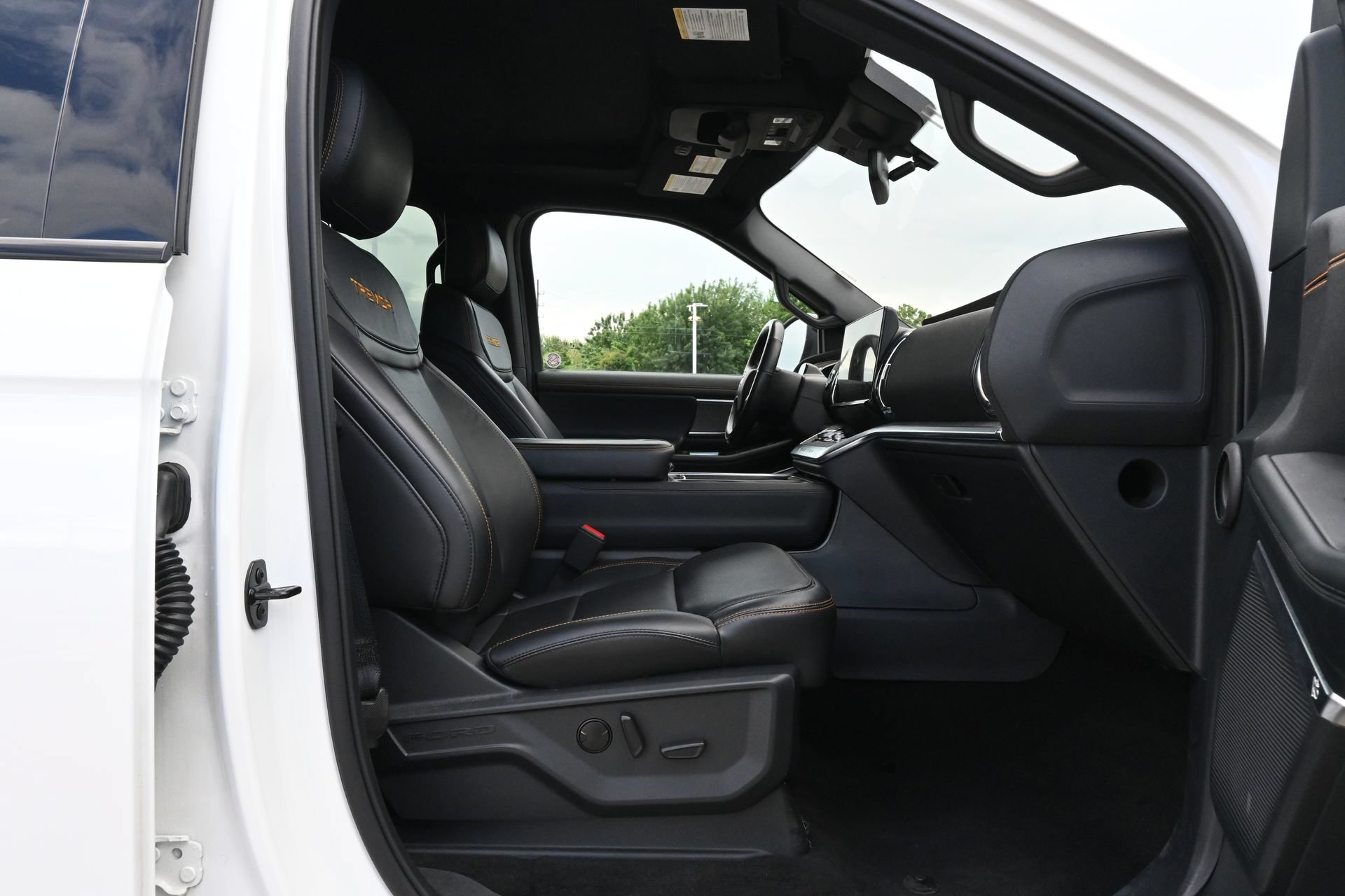 Used 2025 Ford Expedition Tremor AWD/4WD image 26