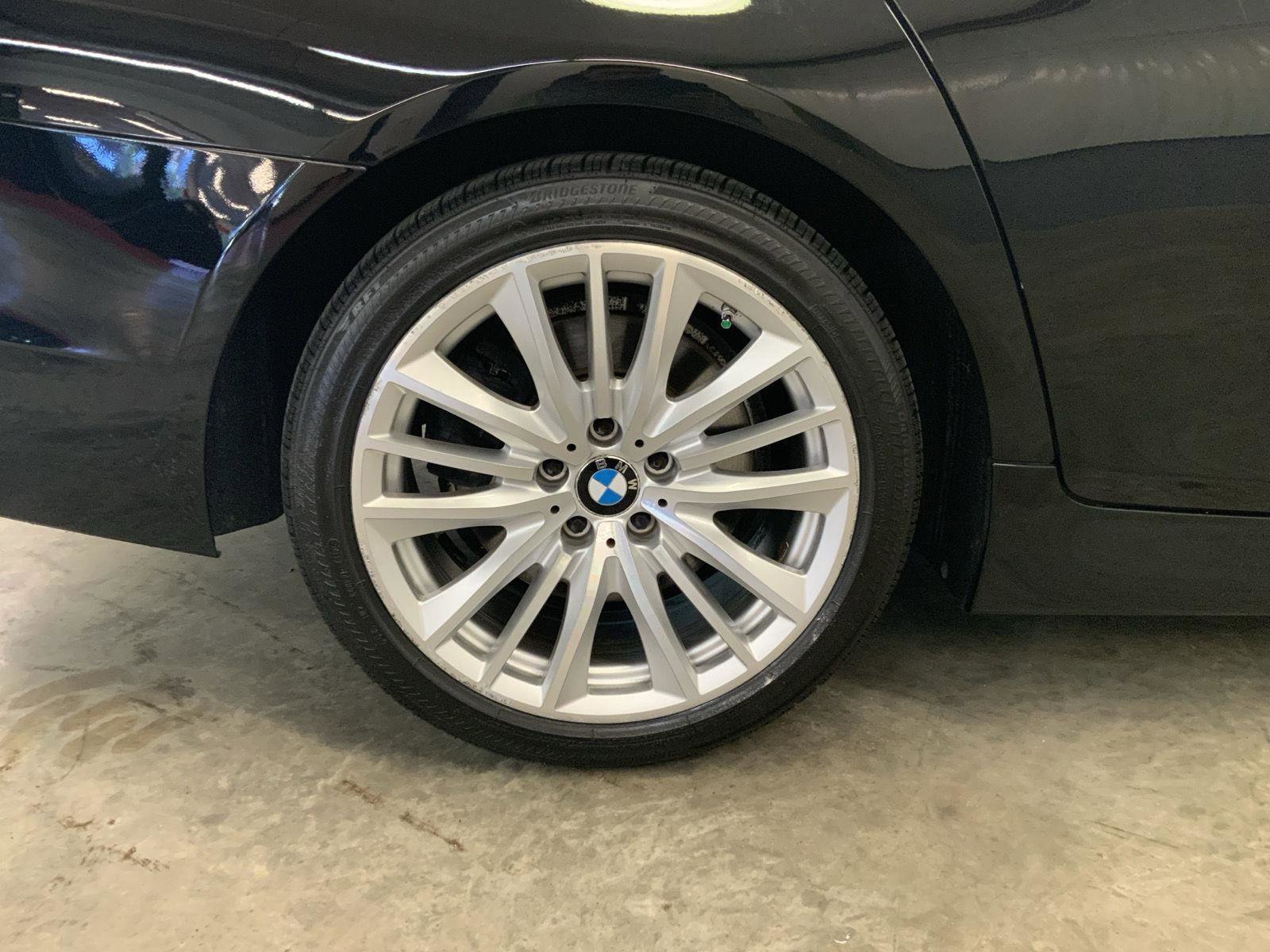 Used 2011 BMW 550i xDrive Sedan AWD/4WD image 39