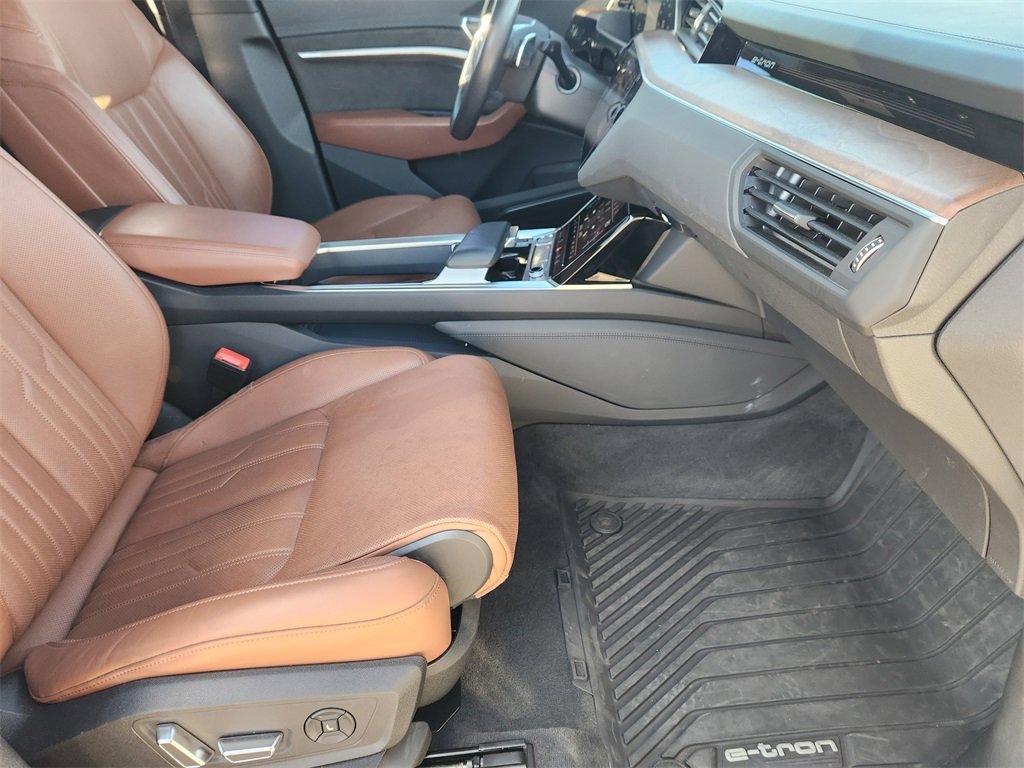 Used 2019 Audi e-tron Prestige image 15