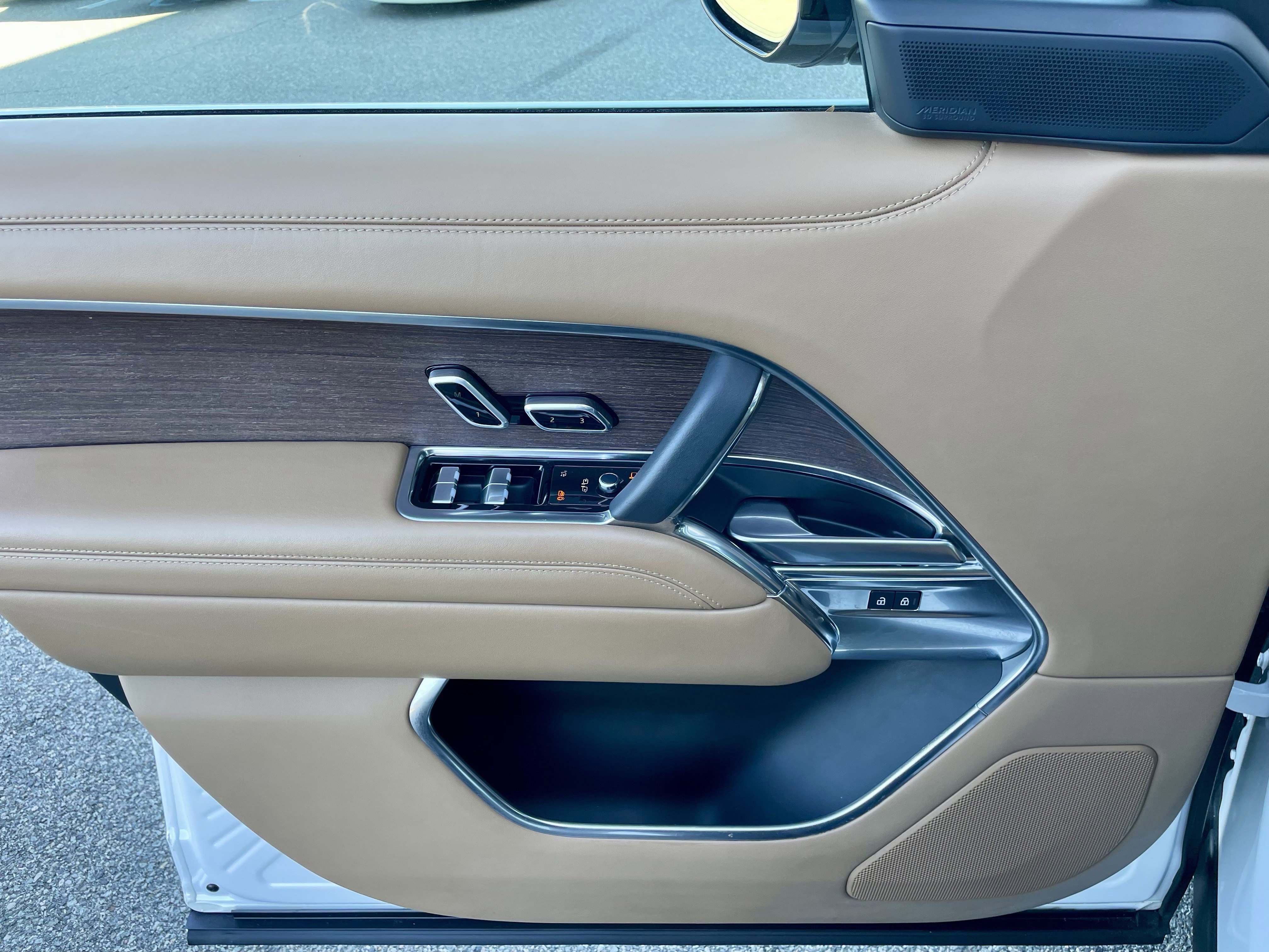 Used 2022 Land Rover Range Rover SE image 12