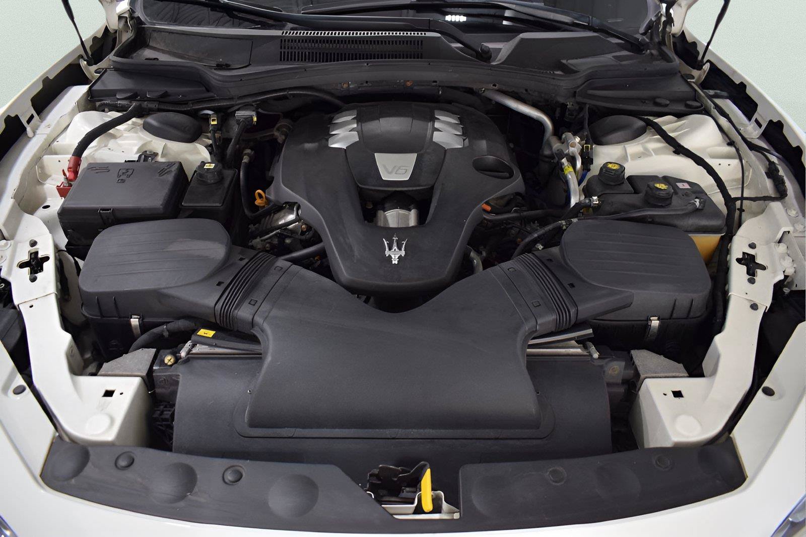 Used 2014 Maserati Ghibli RWD image 32