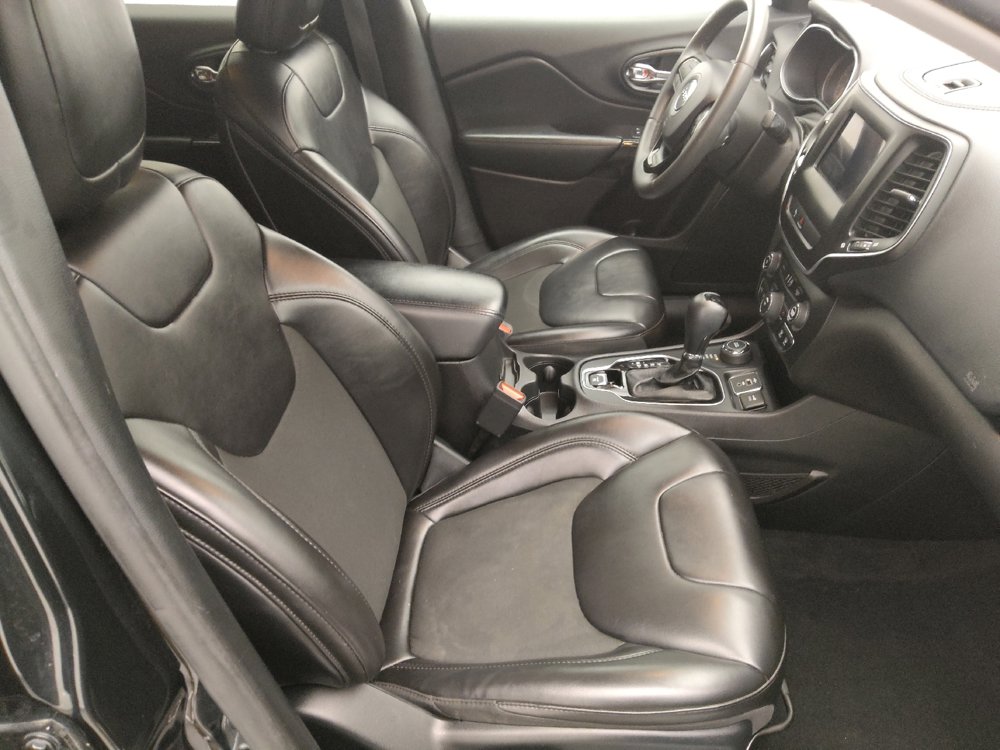 Used 2020 Jeep Cherokee Latitude Plus image 21