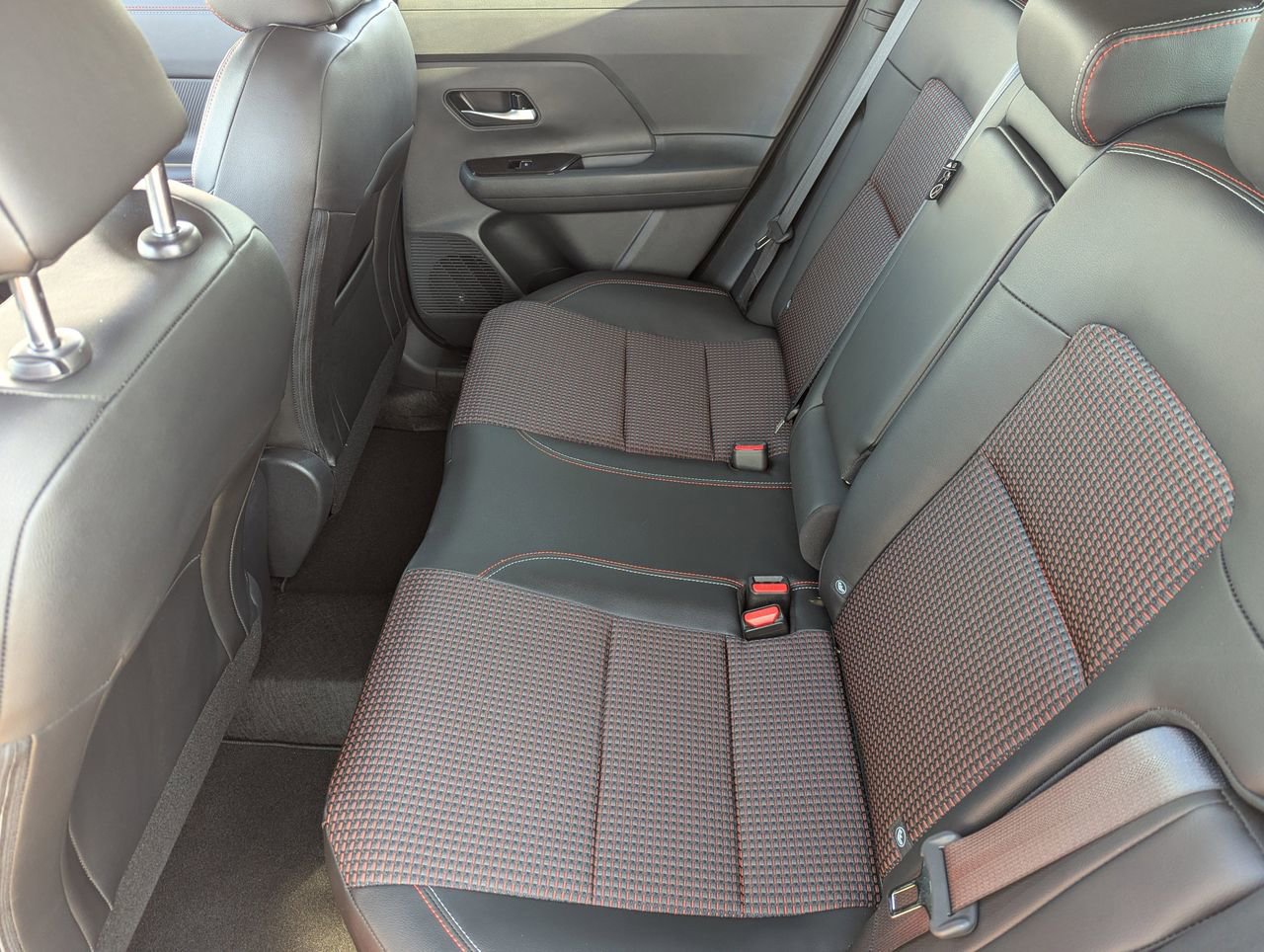 New 2026 Nissan Kicks SR w/ Cold Weather Package image 28