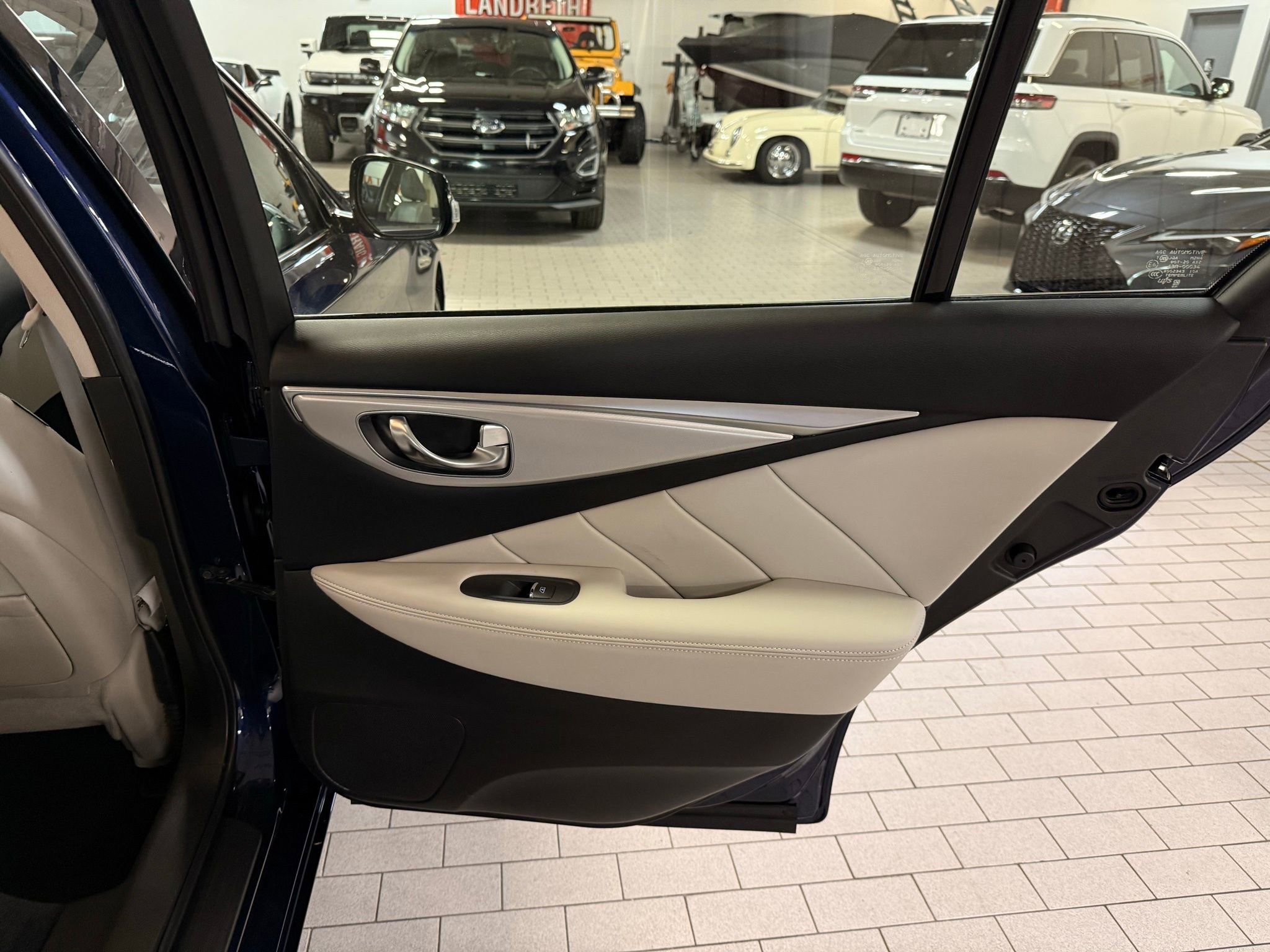 Used 2023 INFINITI Q50 Luxe image 23