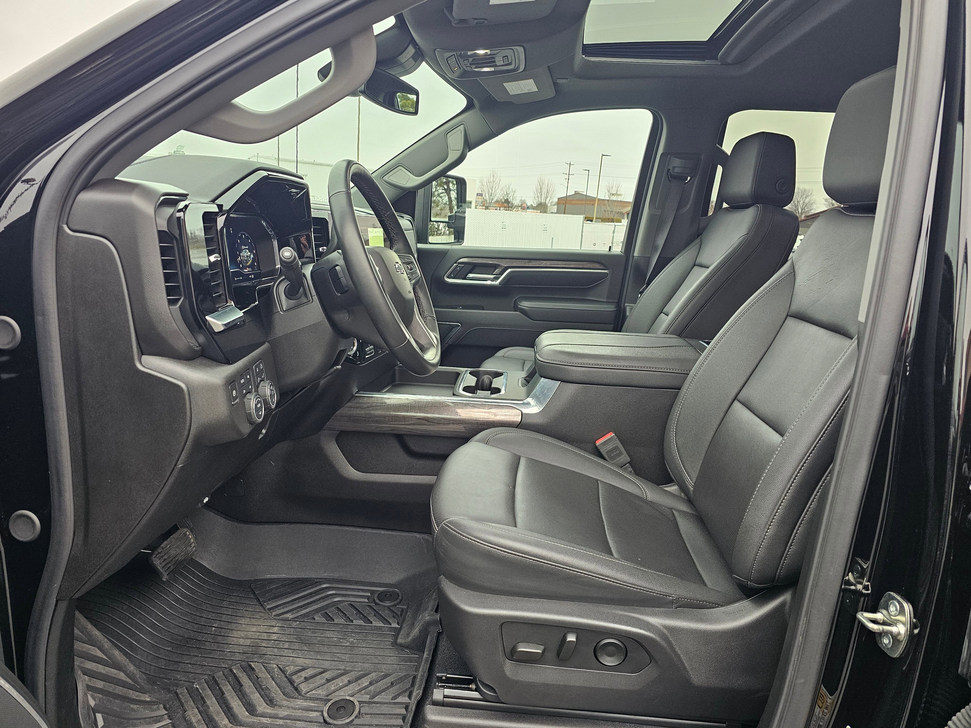 Used 2025 Chevrolet Silverado 3500 LTZ image 11