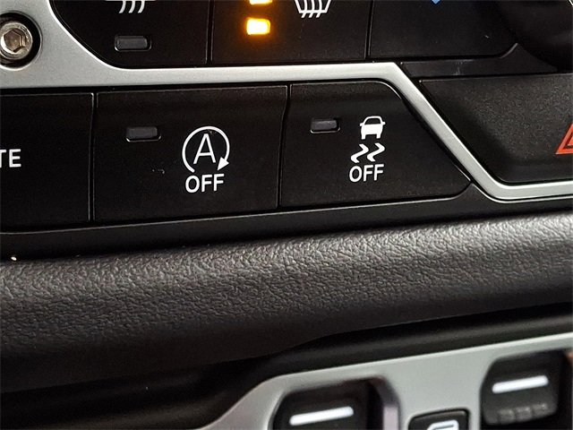 Used 2025 Jeep Wrangler Sahara image 25