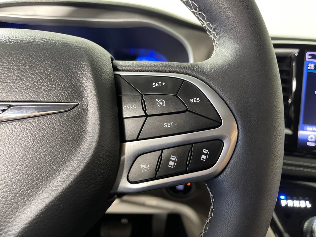 Used 2024 Chrysler Pacifica Touring-L image 27